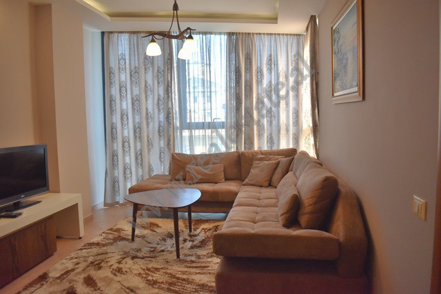 Apartament 2+1 me qera ne rrugen Mihal Duri ne Tirane.
Ndodhet ne katin e dyte te nje pallati te ri